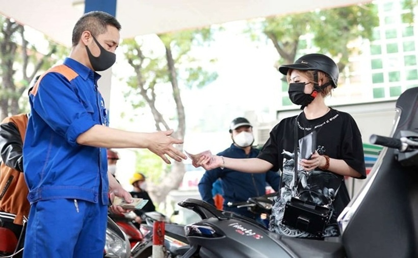 Giá xăng, dầu trong nước đồng loạt tăng từ chiều nay (5/6). (Ảnh: Lao động)