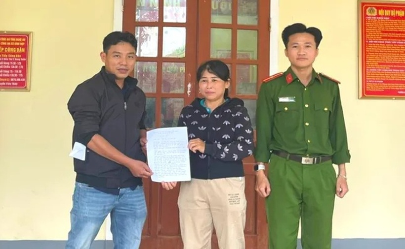Chị Thủy nhờ công an tìm người chuyển khoản nhầm để trả lại.