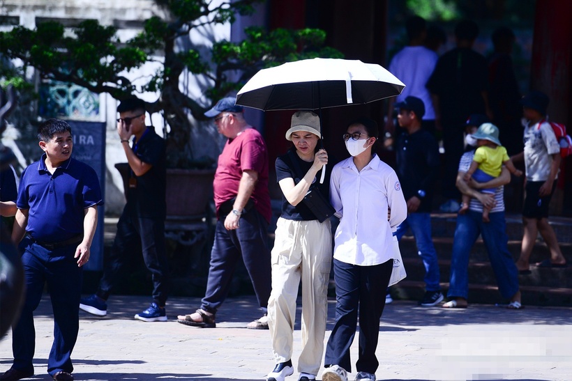 Miền Bắc và Trung Bộ chuẩn bị đón đợt nắng nóng mới, với nhiệt độ cao nhất trên 35 độ C và có thể tăng lên hơn 37 độ C. Ảnh minh hoạ.