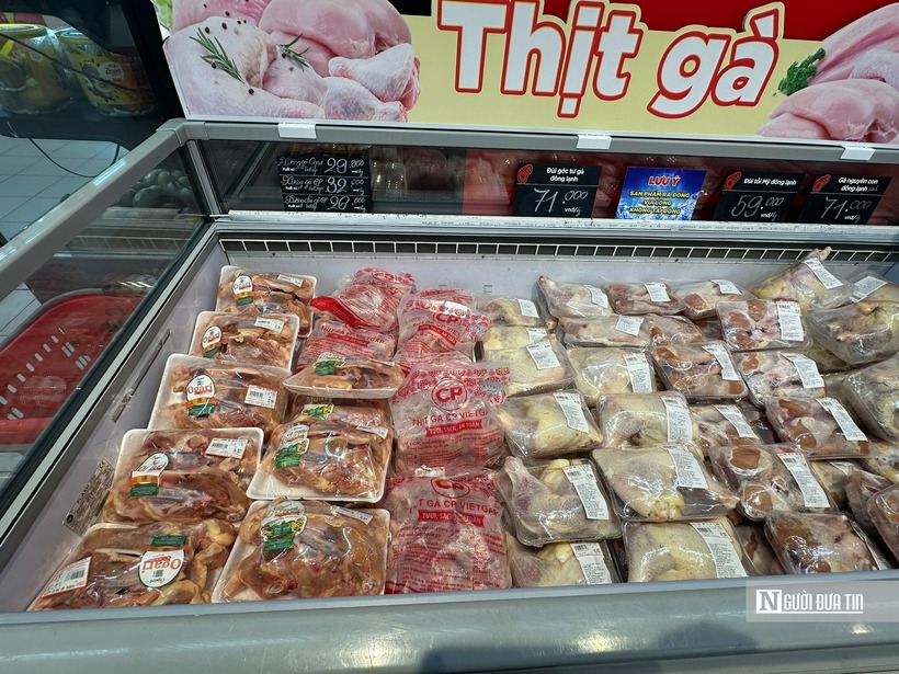 Ghi nhận chiều ngày 5/6 tại siêu thị Go! Thăng Long, sản phẩm thịt lợn của C.P dần vắng bóng