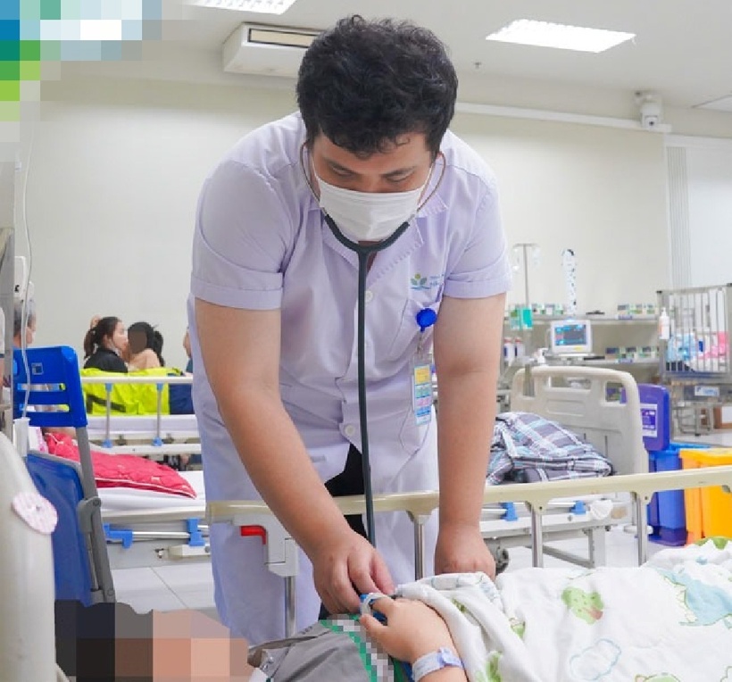 Sau hai ngày điều trị, tình trạng sức khỏe trẻ đã ổn định và được xuất viện. Ảnh: BVCC.