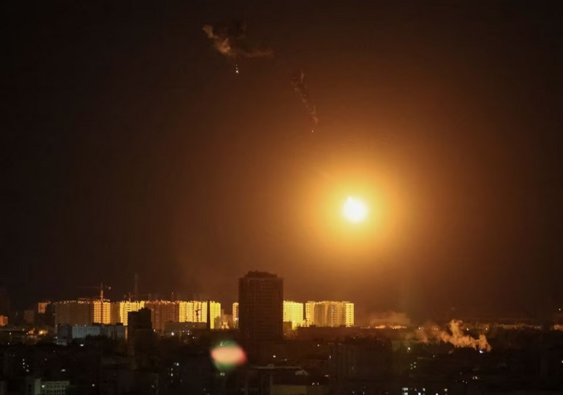 Ukraine tố Nga tập kích quy mô lớn sáng sớm 8/5. Ảnh: Reuters
