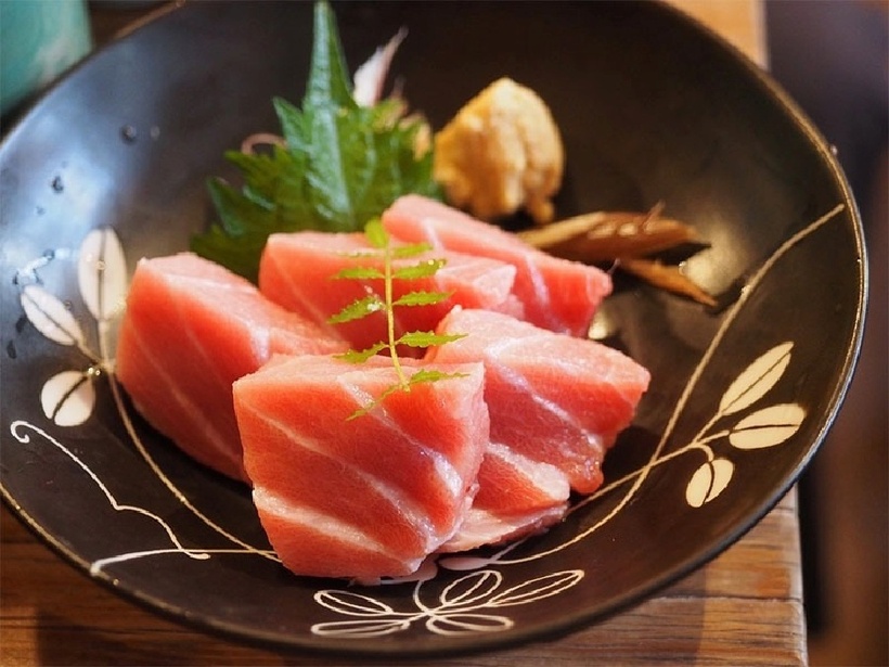 Cá ngừ chứa nguồn protein nạc tốt, có lượng calo hạn chế và ít chất béo.
