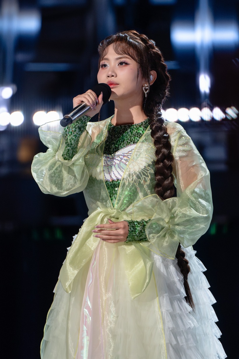 Phương Mỹ Chi tỏa sáng tại sân khấu quốc tế.