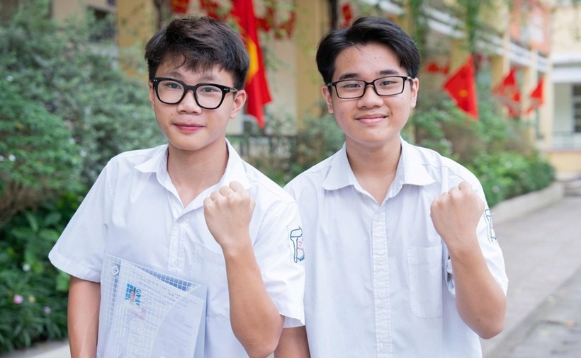 Thí sinh làm thủ tục thi lớp 10 ở Hà Nội, sáng 6/6. (Ảnh: VnExpress)