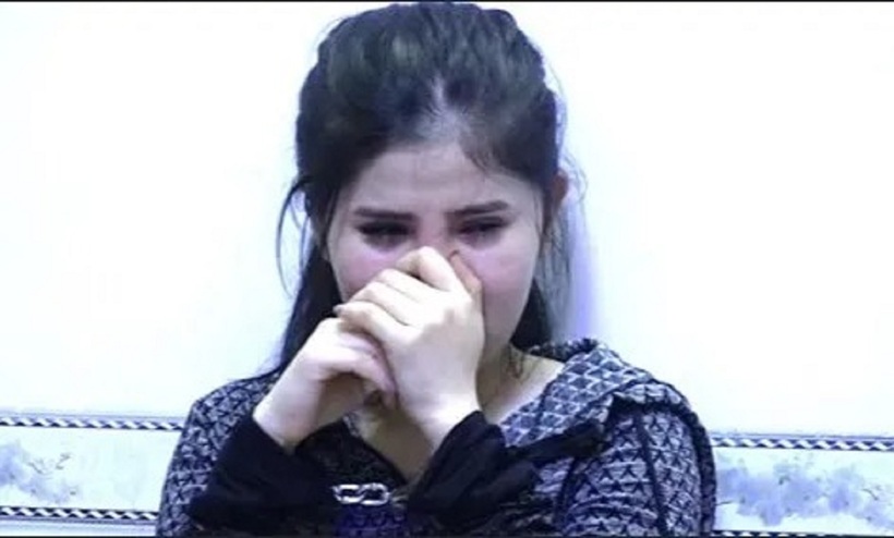 Nguyễn Thị Hồng Linh bật khóc khai đi buôn ma túy để kiếm tiền thẩm mỹ. Ảnh: Tiền Phong