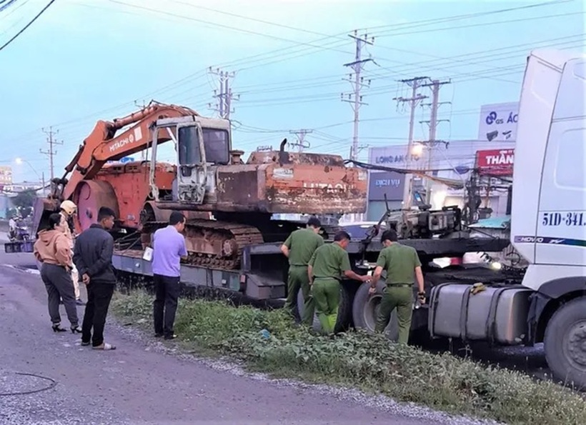 Công an khám nghiệm hiện trường xảy ra sự việc. Ảnh: Tiền phong