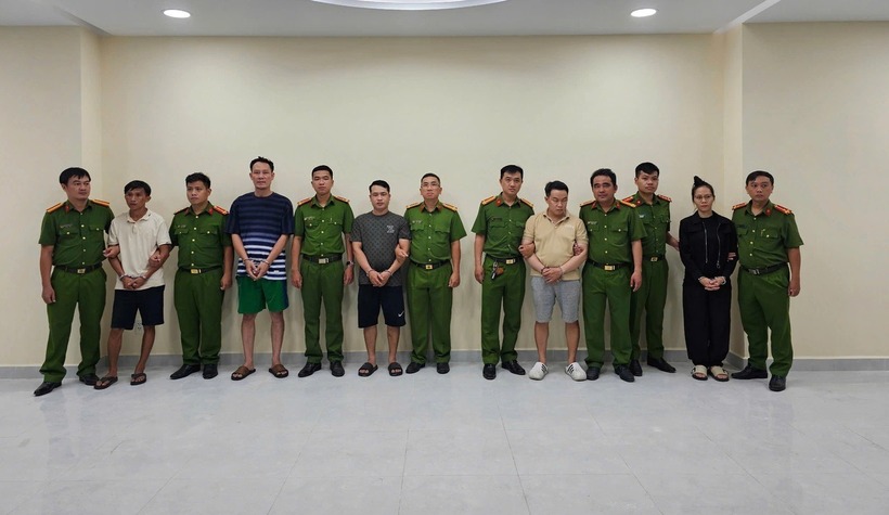 5 đối tượng bị khởi tố về tội Sản xuất, mua bán hàng giả. (Ảnh: Cơ quan công an)