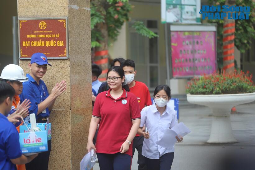Gần 103.000 thí sinh tại Hà Nội kết thúc môn thi đầu tiên trong kỳ thi vào lớp 10 sáng 7/6