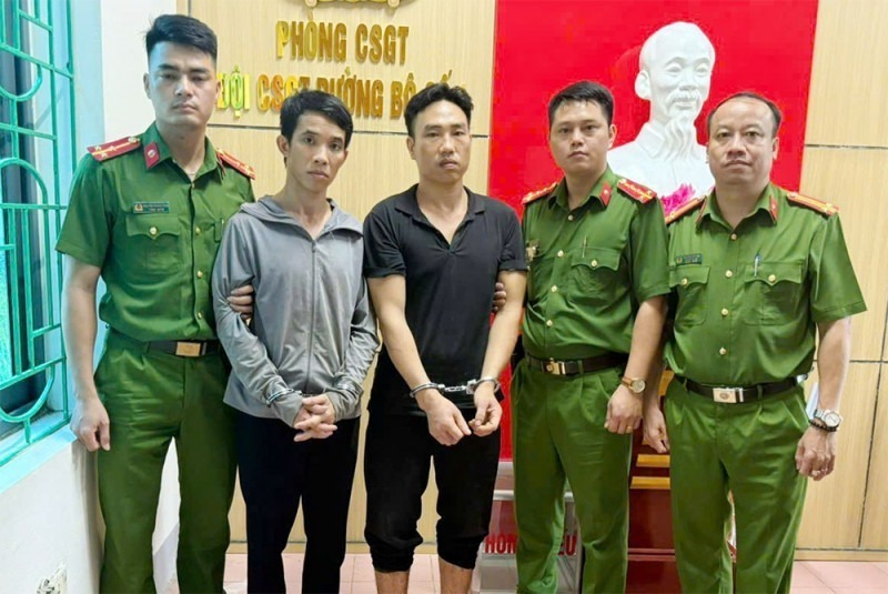 Công an tỉnh Nghệ An đã bắt giữ được hai phạm nhân trốn trại khi đang di chuyển qua địa bàn. Ảnh: Vietnamnet.