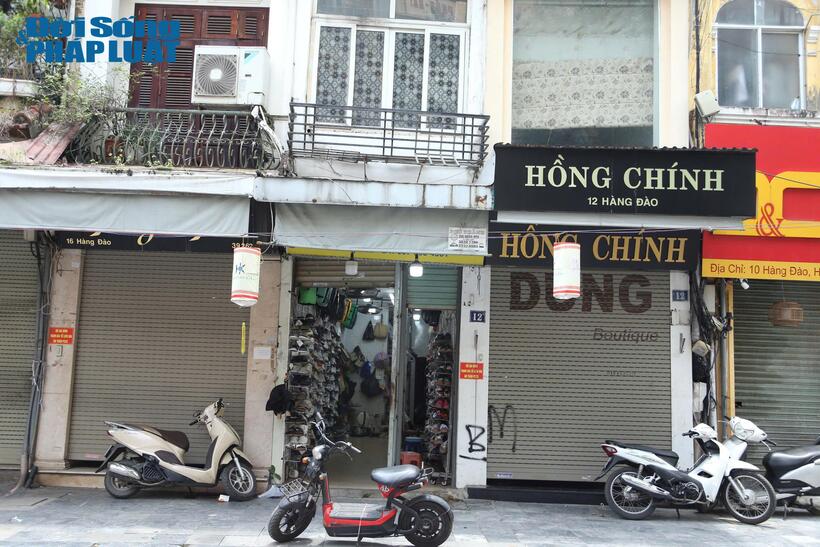 Theo ghi nhận của PV, số lượng các cửa hàng đóng cửa không nhiều. Hoạt động kinh doanh của các cửa hàng trong buổi trưa ngày 8/6 vẫn diễn ra bình thường.