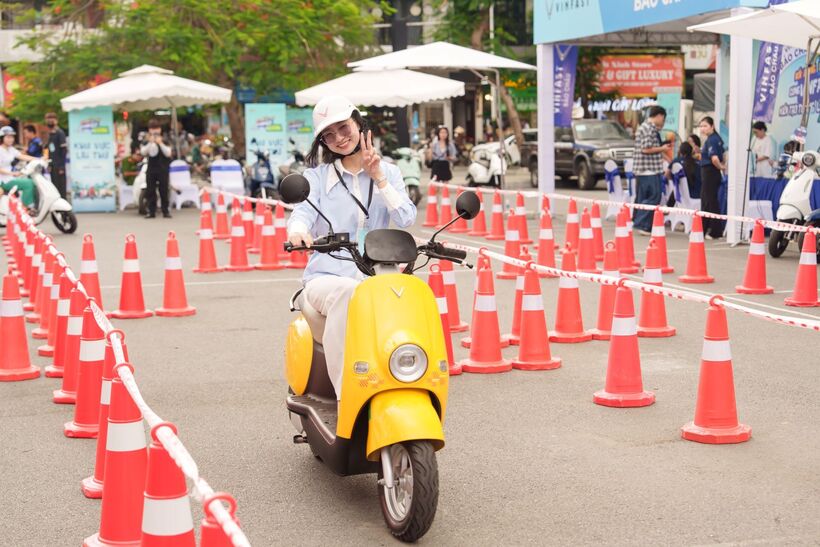 Mẫu VinFast Motio được nhiều khách hàng trẻ tìm hiểu nhờ mức giá tốt.