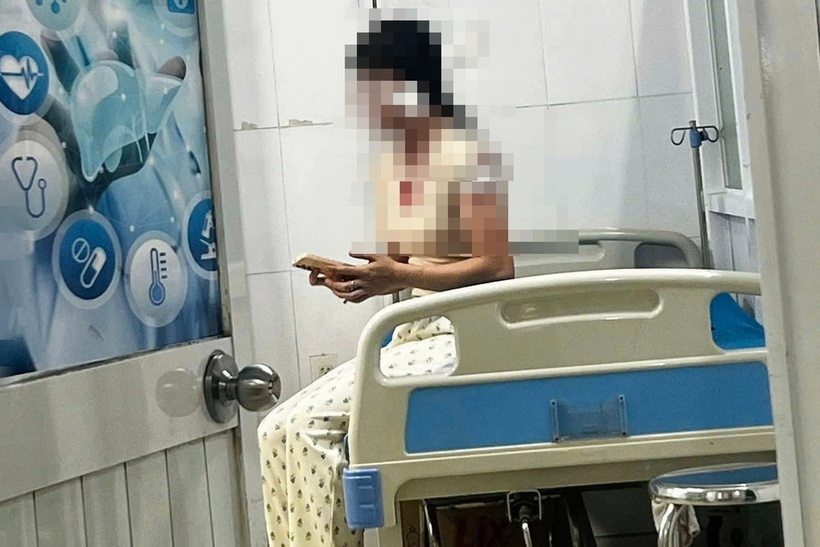 Chị L. bị thương, đường đưa đến bệnh viện sơ cứu, băng bó vết thương. Ảnh: Dân trí