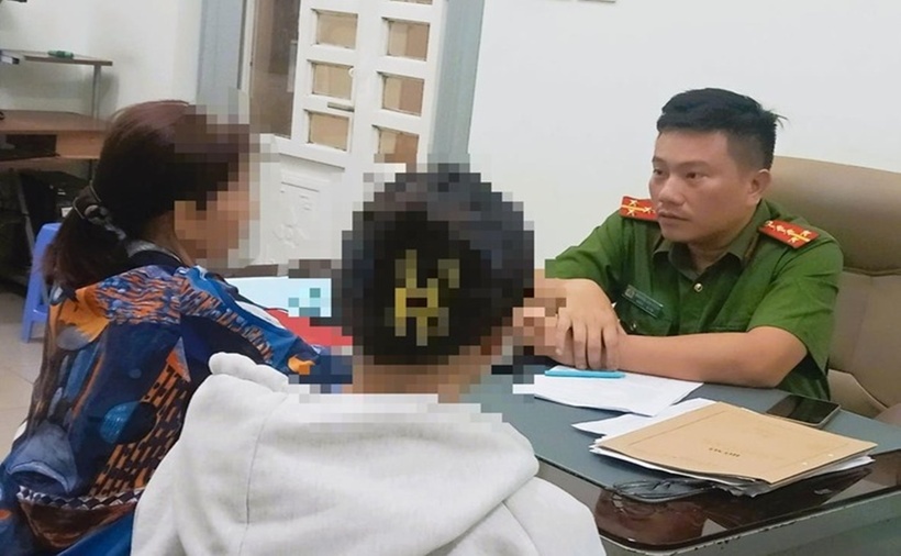 Cơ quan công an làm việc với bà V.A. và chị A.M. (Ảnh: Công an tỉnh Đồng Nai)