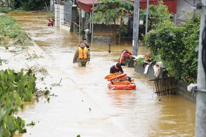 Nhiều hộ dân tại các bản Bản Giang, Đoàn Kết, Cốc Pa, xã Bản Giang (huyện Tam Đường) ngập sâu, cô lập. (Ảnh: Công an Lai Châu)