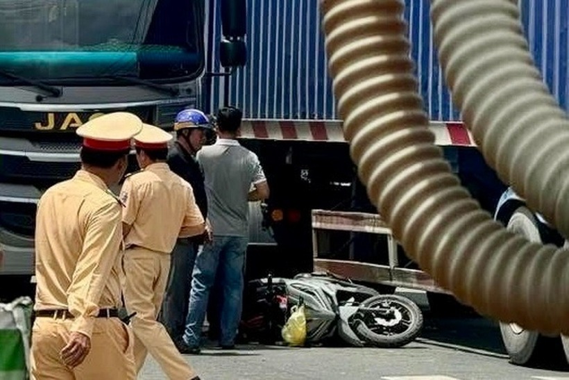 Vụ tai nạn khiến chị T. và con trai tử vong, người chồng bị xây xát. Ảnh: Dân Trí