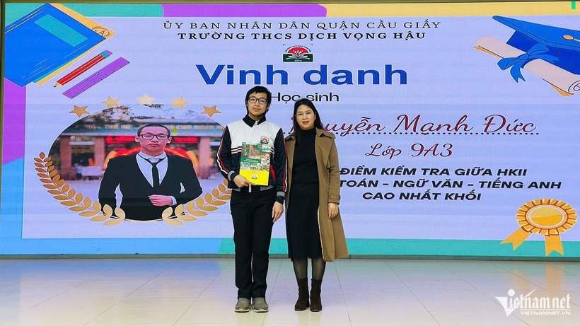 Nguyễn Mạnh Đức từng được nhà trường vinh danh với kết quả điểm kiểm tra giữa học kỳ 2 năm lớp 9 cao nhất khối. Ảnh: VietNamnet