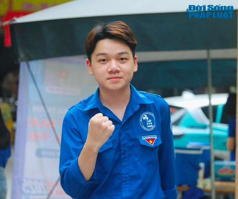 Kỳ thi vào lớp 10 THPT công lập của Hà Nội năm nay không chỉ là cuộc đua về kiến thức mà còn để lại nhiều khoảnh khắc ấn tượng và đầy cảm xúc.