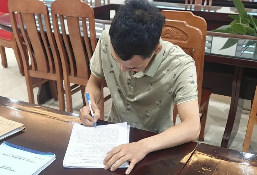 Ông N tại cơ quan công an. (Ảnh: PLO)