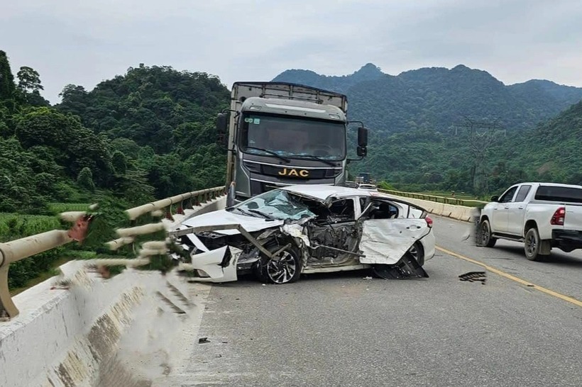 Theo thông tin ban đầu, vụ tai nạn giao thông xảy ra vào khoảng 9h44 ngày 9/6, trên tuyến đường Hồ Chí Minh, đoạn qua xã Thạch Lâm, huyện Thạch Thành, tỉnh Thanh Hóa.