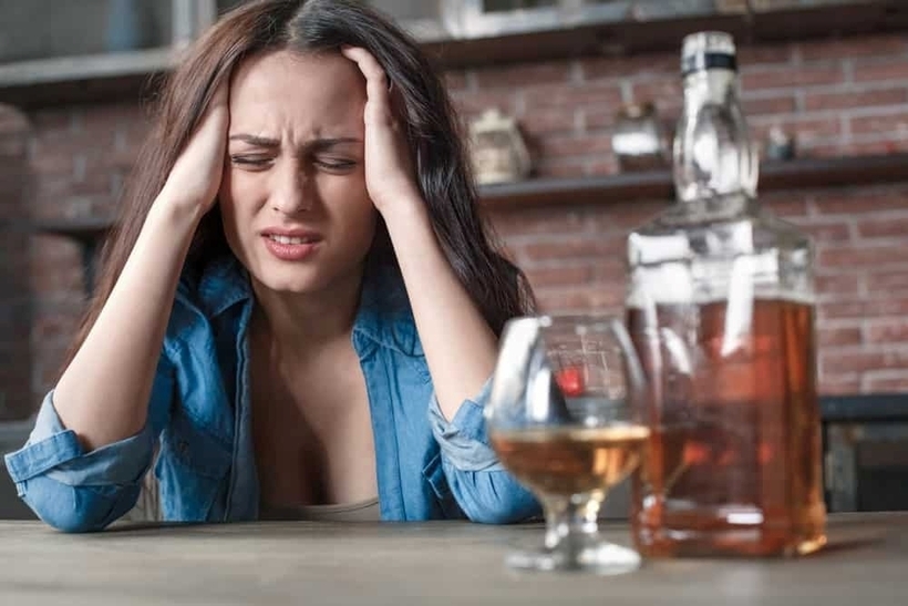 Lý do rượu bia gây đau đầu có liên quan đến căng thẳng thần kinh