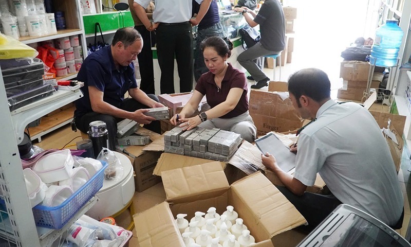 Số hàng hóa không rõ nguồn gốc được niêm phong, tạm giữ. Ảnh: Báo Quảng Bình