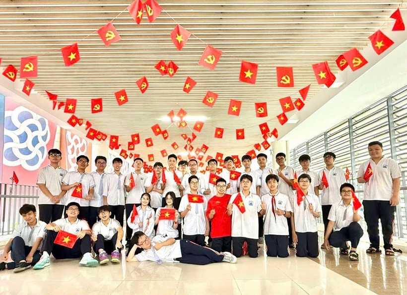 Thực tế lớp 9A có sĩ số là 29 học sinh nhưng một em không đăng ký dự thi vào Trường THPT chuyên Khoa học Tự nhiên vì có nguyện vọng thi trường chuyên khác. Ảnh: VnExpress