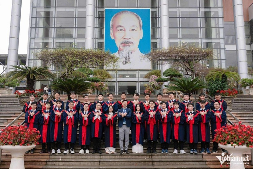 Lớp 9A luôn đoàn kết, hỗ trợ nhau trong học tập cùng tiến bộ, gắn bó và đầy yêu thương. Ảnh: VietNamnet