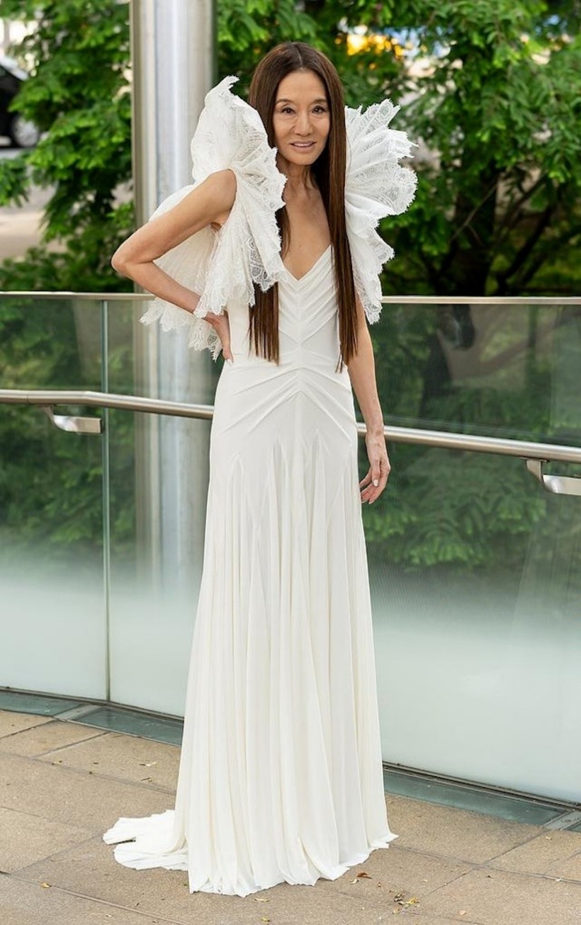 Nữ hoàng váy cưới Vera Wang trông vô cùng gầy gò.