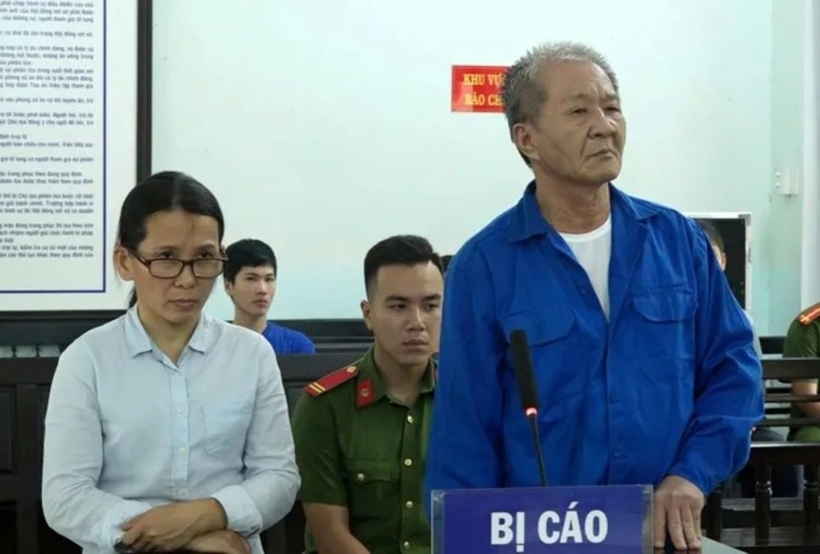Bị cáo Nguyễn Đình Trung và bị cáo Nguyễn Thị Hoa tại phiên xét xử sơ thẩm. Ảnh: Tiền Phong