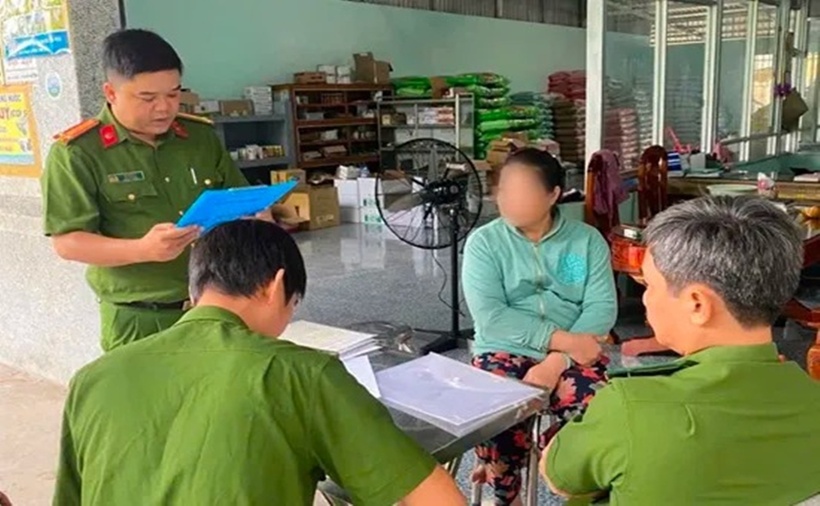 Lực lượng chức năng kiểm tra cơ sở kinh doanh Đ.Đ.. (Ảnh: Sài Gòn giải phóng)