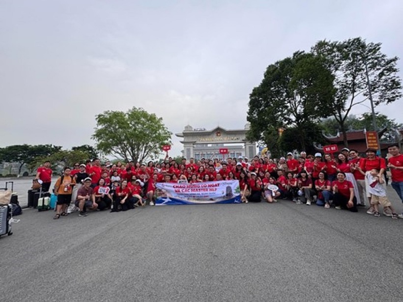 Đoàn khách NLP đi tour Châu Hồng Hà