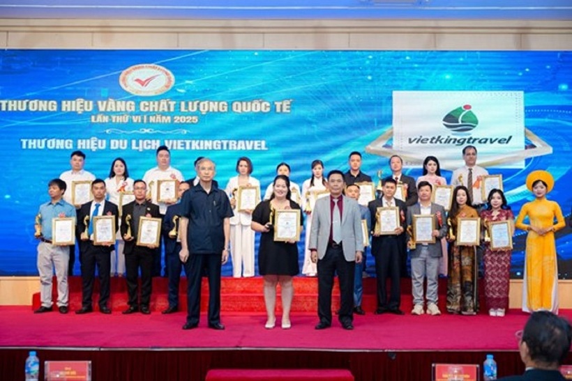 Vietkingtravel vinh dự được bầu chọn là đơn vị du lịch uy tín, chất lượng 2025.