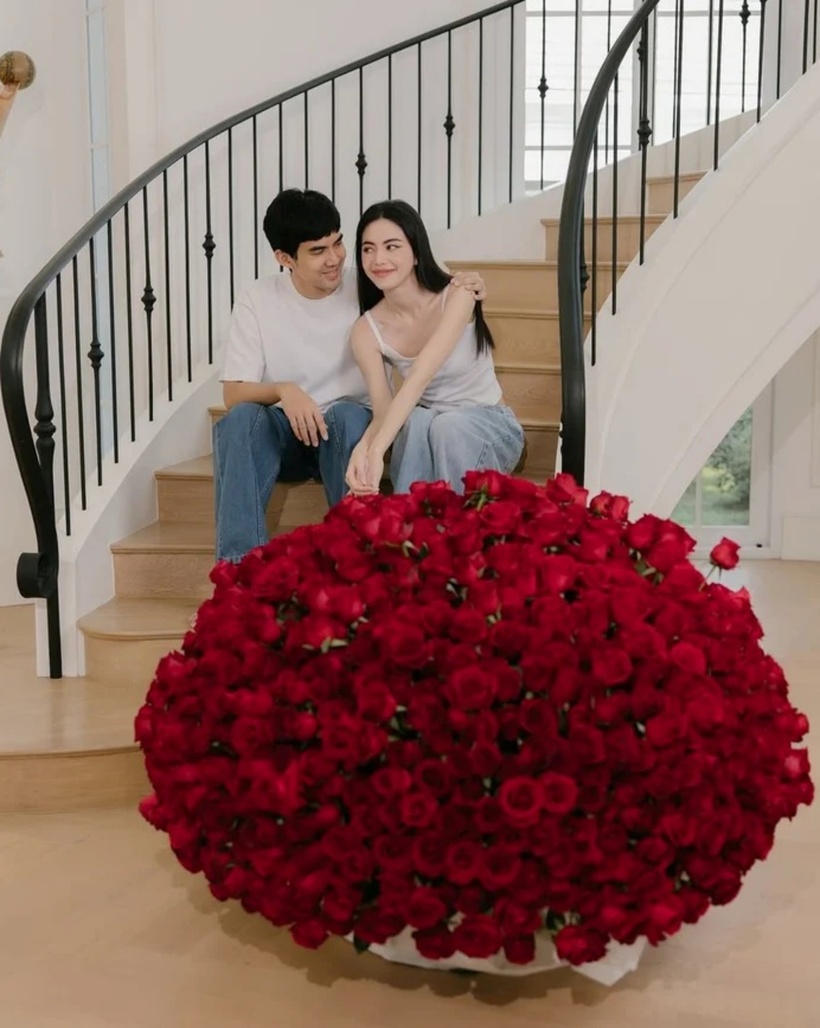 Trước những ý kiến trái chiều của cộng đồng mạng, cả Mai Davika và Ter Chantavit đều chọn cách im lặng, âm thầm vun đắp cho tình yêu và từng bước chứng minh rằng mối quan hệ của họ không chỉ đơn thuần là cảm xúc nhất thời.