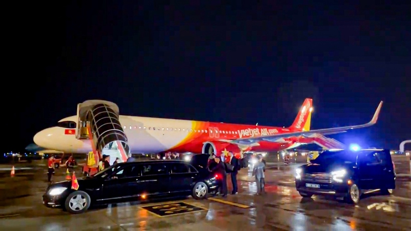 Tổng thống Litva đến Hà Nội trên chuyên cơ Vietjet - 4
