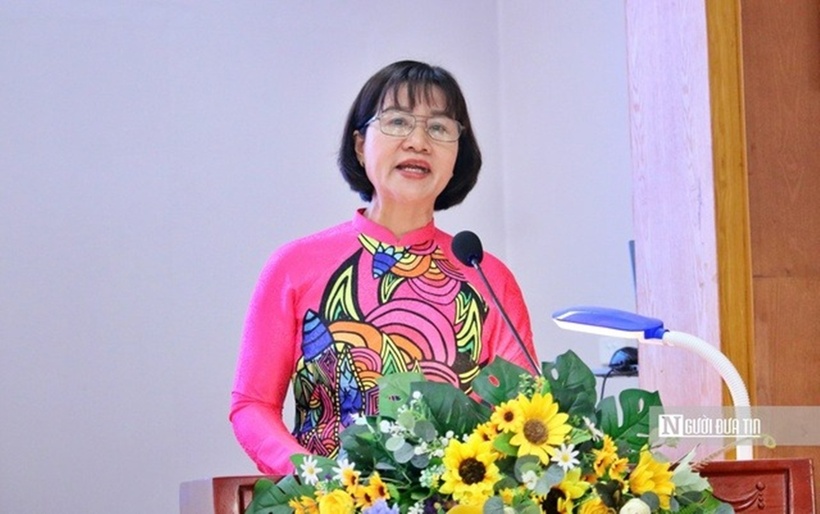 Bà Phan Thị Thúy Nga - Chi hội trưởng Chi hội Luật gia phường Bưởi báo cáo kết quả công tác 6 tháng đầu năm 2025.