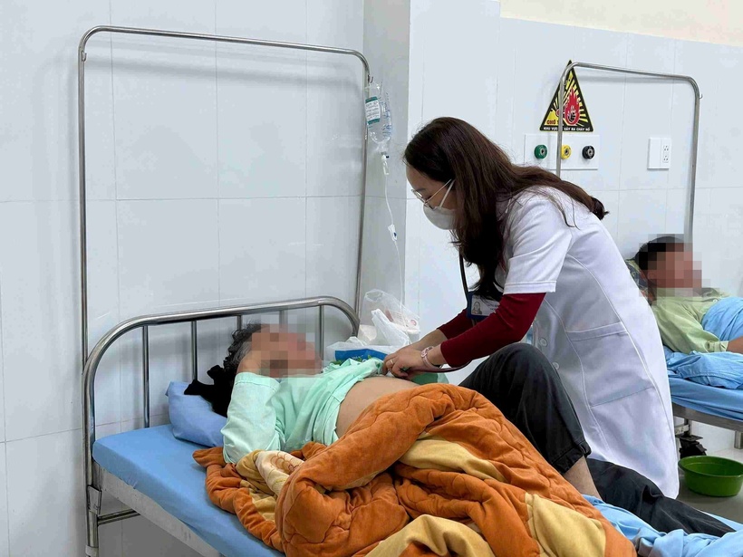 Một bệnh nhân đang điều trị tại Bệnh viện Đa khoa tỉnh Lâm Đồng. Ảnh: Báo Lao Động.