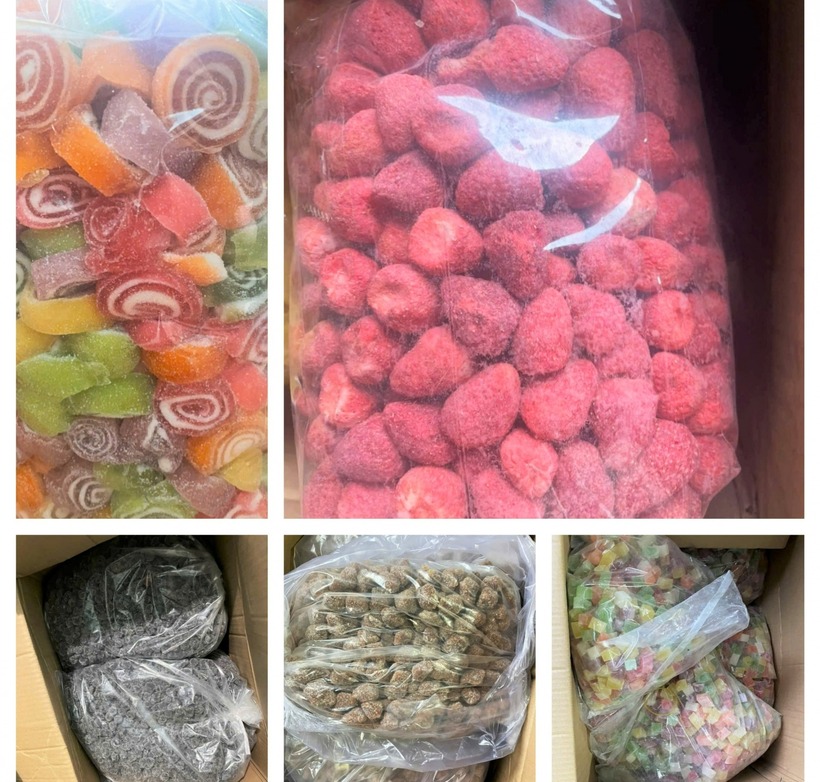 Số bánh kẹo, trái cây sấy khô và mức không rõ nguồn gốc xuất xứ. Ảnh: Báo Lâm Đồng.
