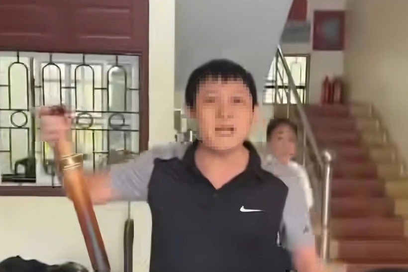 Ông D.V.H bị tạm đình chỉ công tác 15 ngày. Ảnh: VietNamNet.
