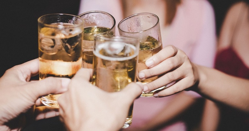Rượu bia gây mất nước và có thể làm tăng huyết áp, gây hại cho thận.