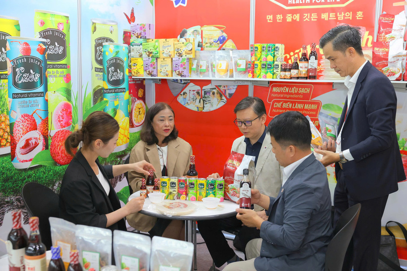 Đối tác, đại lý tìm hiểu nước mắm Uncle ba và Phú Nhĩ tại gian hàng SASCO