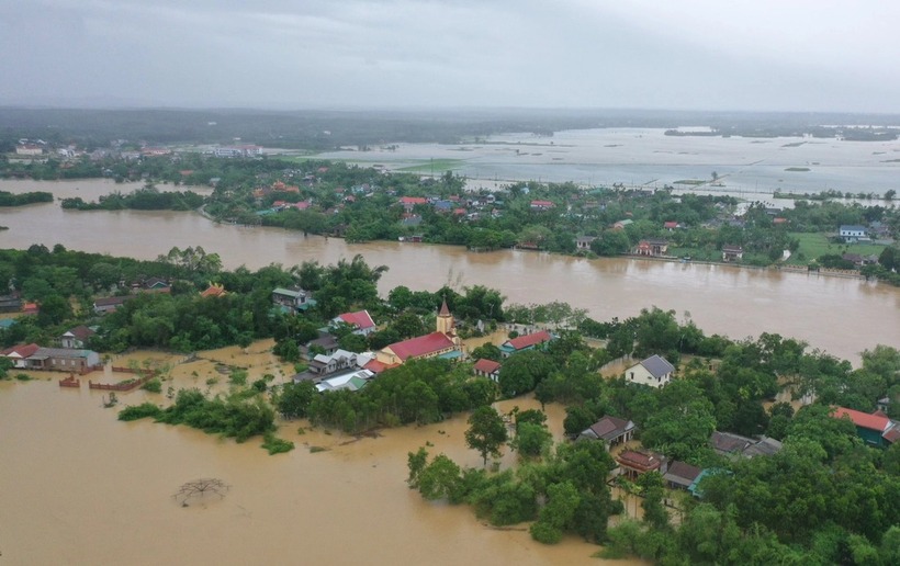 Khu vực phường Phong Hòa (thị xã Phong Điền, TP.Huế) ngập trong nước lũ. (Ảnh: Tuổi trẻ)