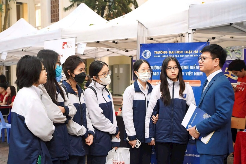 Trường Đại học Luật Hà Nội dự kiến tăng học phí, cao nhất gần 60 triệu đồng/năm. Ảnh minh họa
