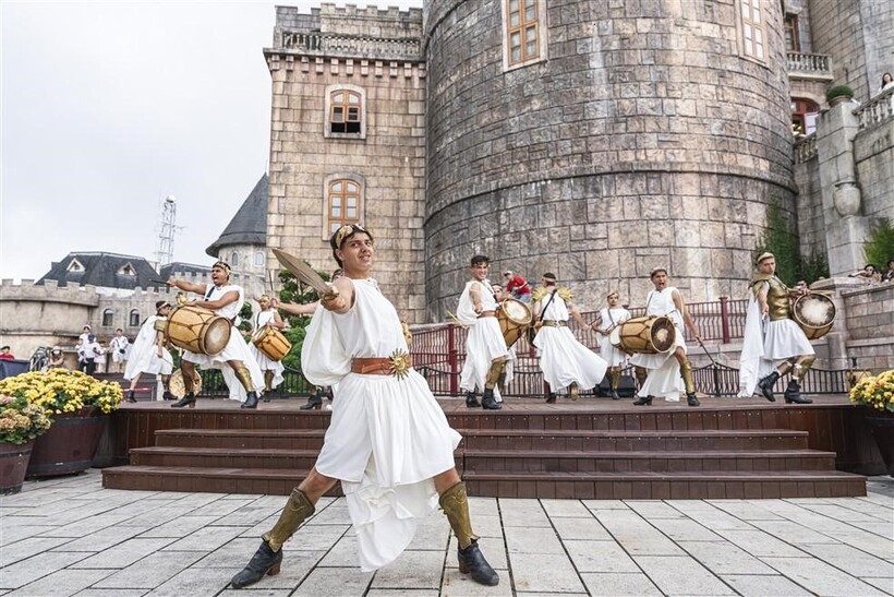 Show “Dư âm” lấy cảm hứng từ hoàng hậu Pháp Marie Antoinette trên đỉnh Bà Nà khiến khán giả mê mẩn - 8