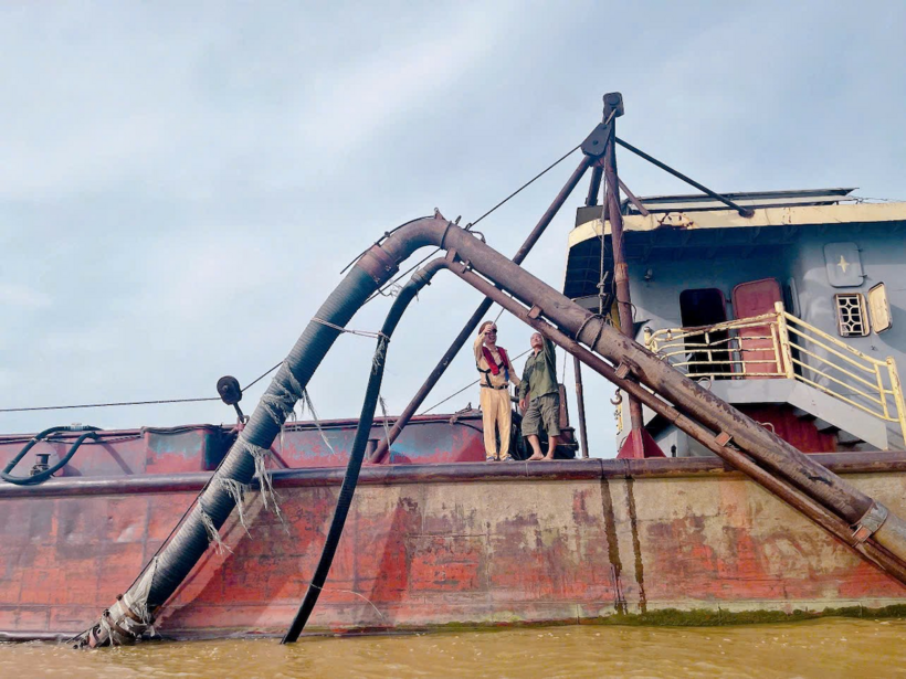 Tổ công tác kiểm tra phương tiện, phát hiện vi phạm