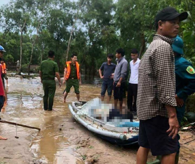 Thi thể nạn nhân được tìm thấy. Ảnh: Người Lao Động.