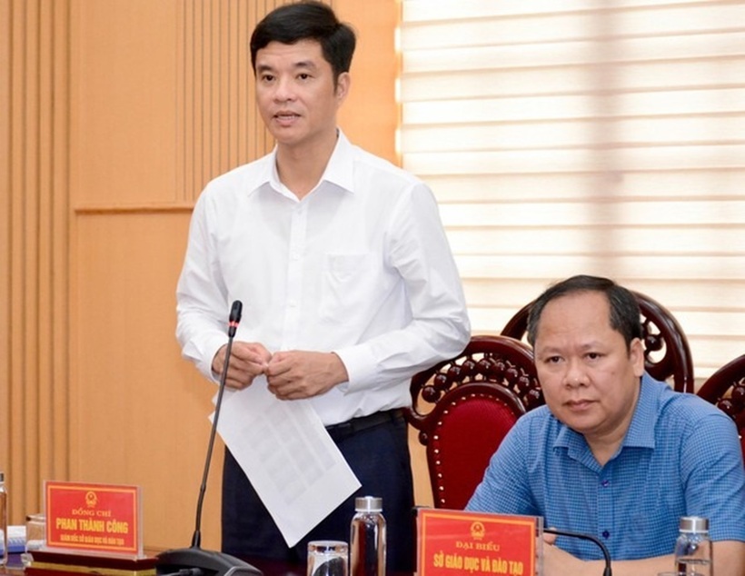 Ông Phan Thành Công - Giám đốc Sở GD&ĐT Ninh Bình báo cáo tại buổi làm việc.