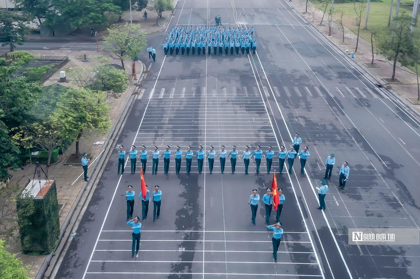 Theo ghi nhận, những ngày tháng 6, dưới ánh nắng mùa hè gay gắt cháy da cháy thịt, thao trường A80 tại Làng Văn hóa các dân tộc Việt Nam (Đồng Mô, thị xã Sơn Tây, Thành phố Hà Nội) vẫn vang lên tiếng khẩu lệnh, tiếng bước chân của các chiến sĩ Quân chủng Phòng không - Không quân đang tập luyện để hướng tới lễ kỷ niệm 80 năm Cách mạng Tháng Tám và Quốc khánh 2/9.