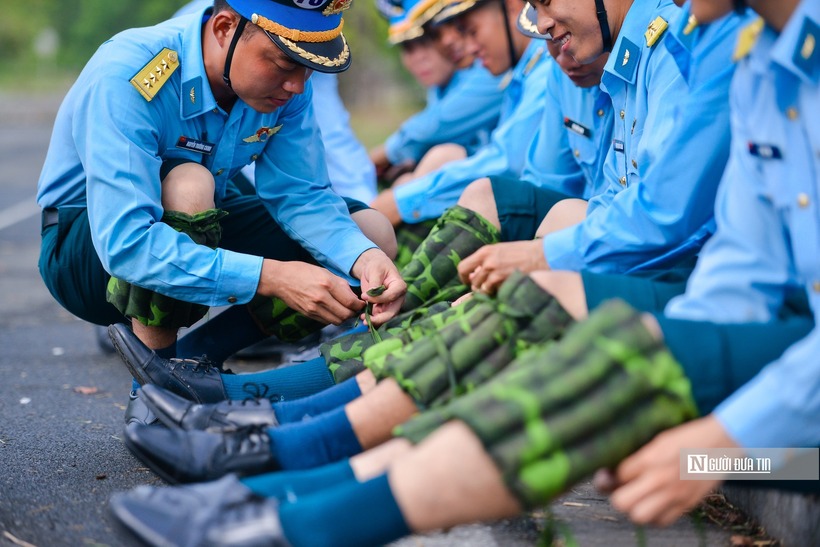 Việc đeo tạ giúp tăng sức mạnh cơ chân, cơ tay, cải thiện độ bền và khả năng giữ thăng bằng.