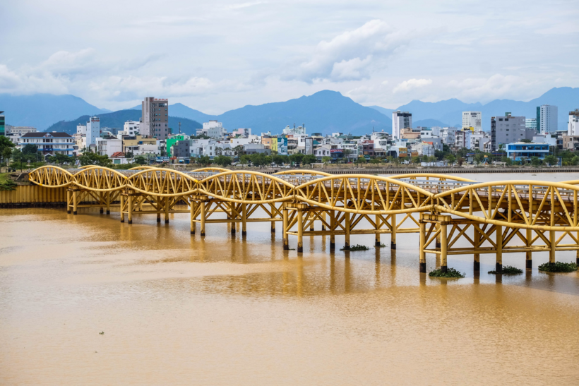 Cầu Nguyễn Văn Trỗi vẫn gần như giữ nguyên dáng hình của quá khứ